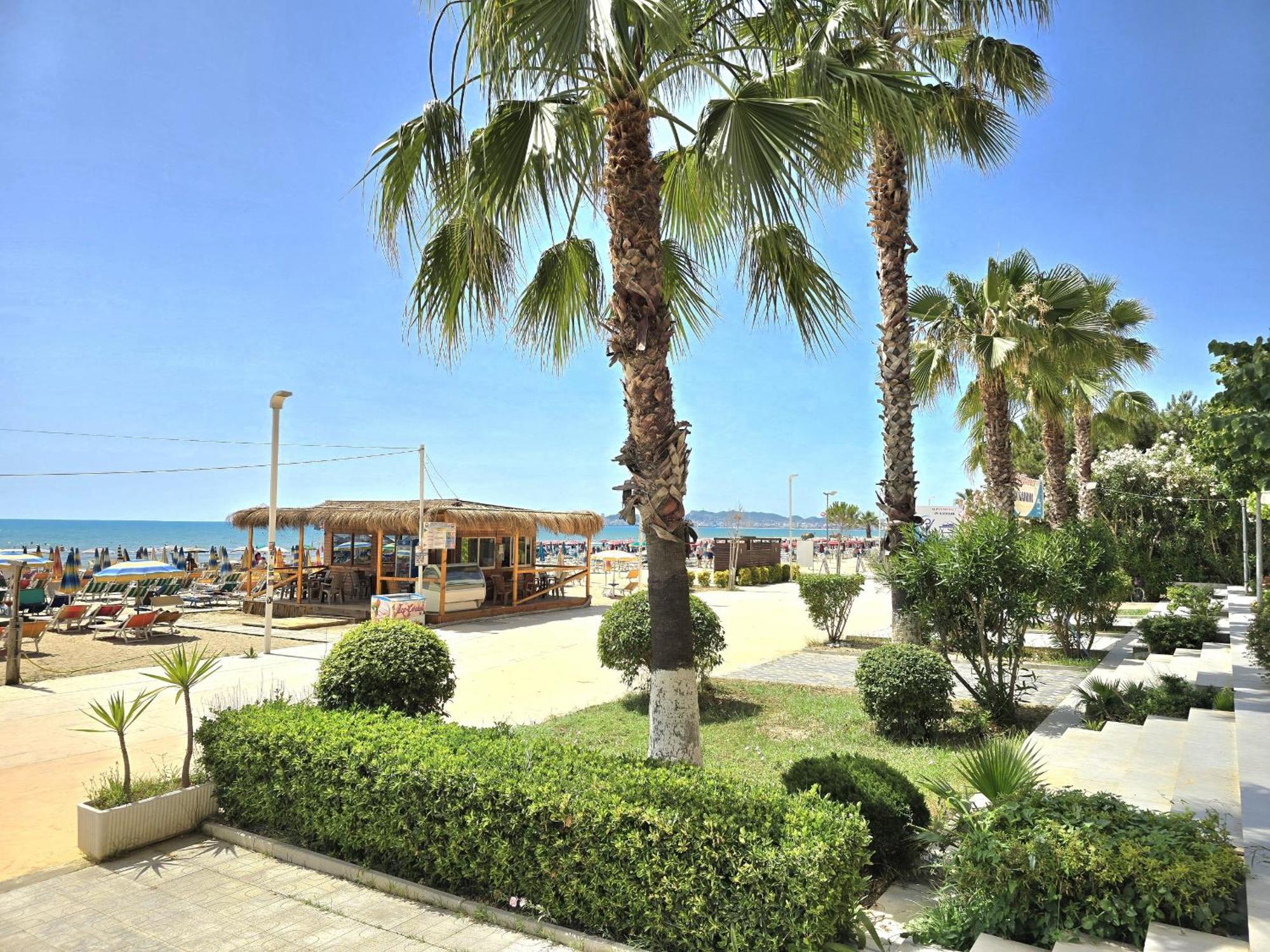 Sea Vista Apartment Durres Bagian luar foto