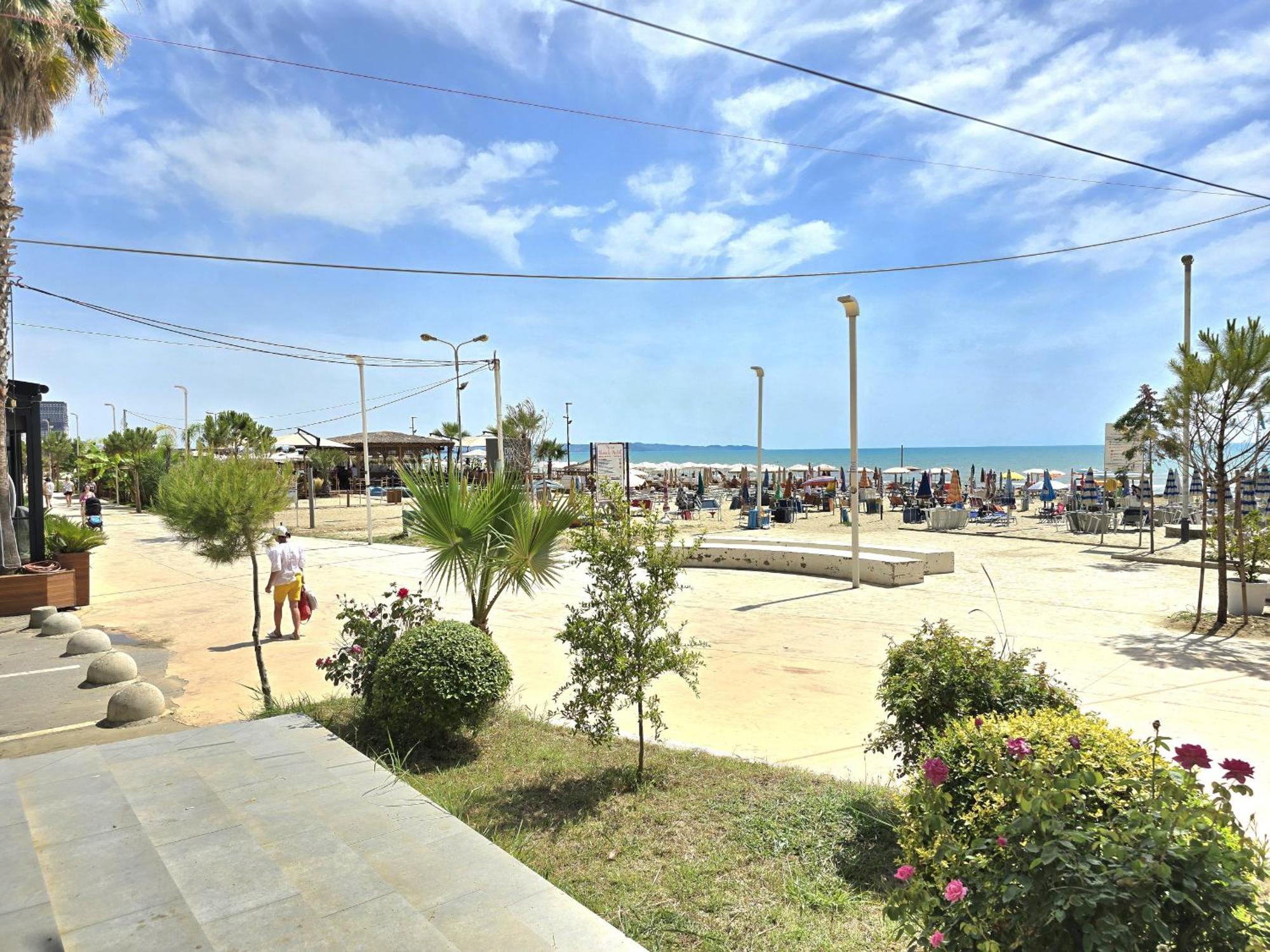 Sea Vista Apartment Durres Bagian luar foto